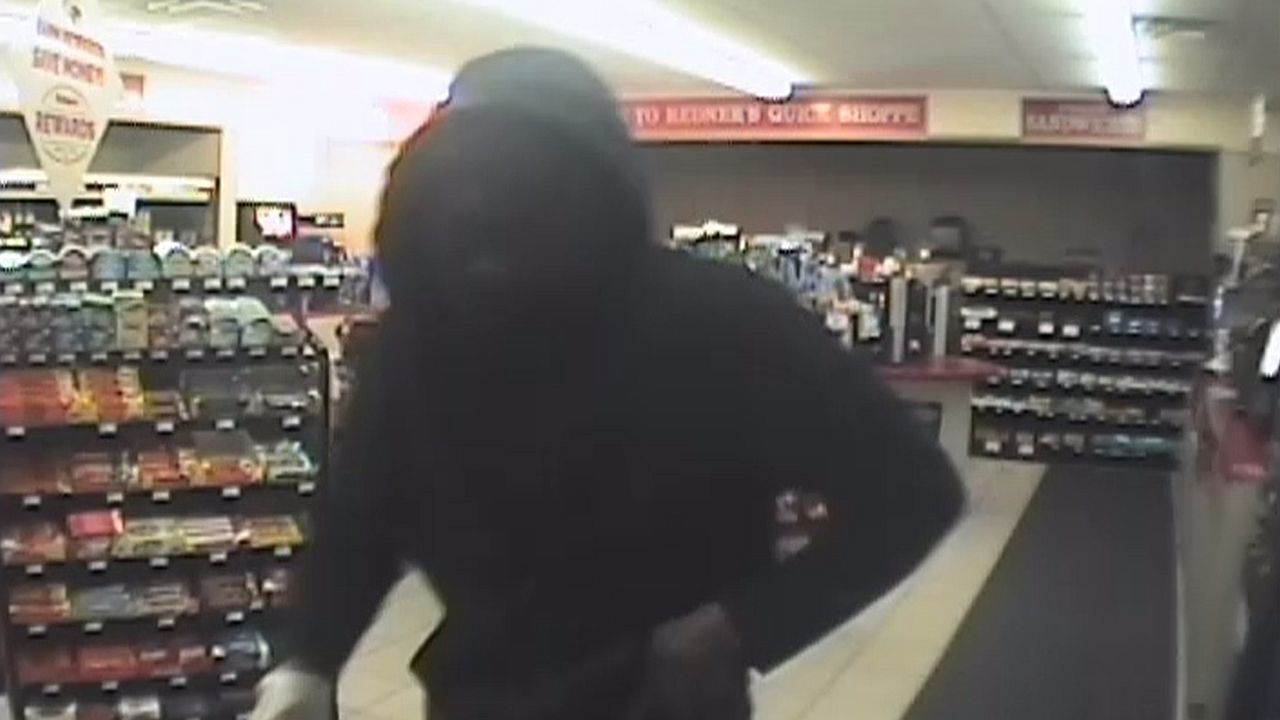 Redner's Quick Shoppe robbery surveillance